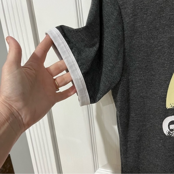 Grey short sleeve t shirt with white around neck and sleeves size medium - Picture 2 of 9